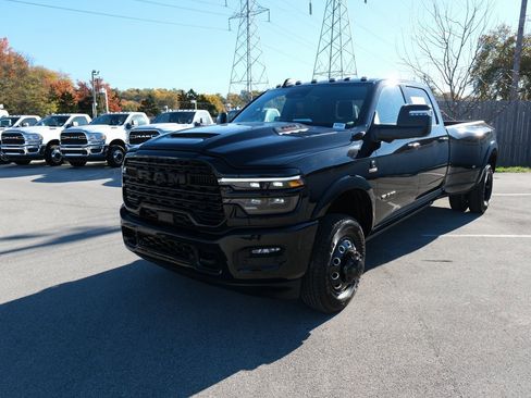 Used 2025 RAM 3500 Limited image 11
