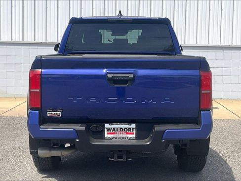 Used 2025 Toyota Tacoma TRD Off-Road image 5