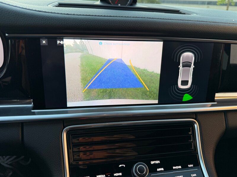 Used 2017 Porsche Panamera 4 AWD/4WD image 38