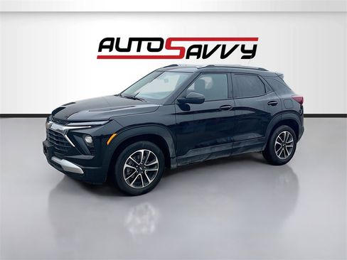 Used 2024 Chevrolet TrailBlazer LT w/ LT Cold Weather Package image 3