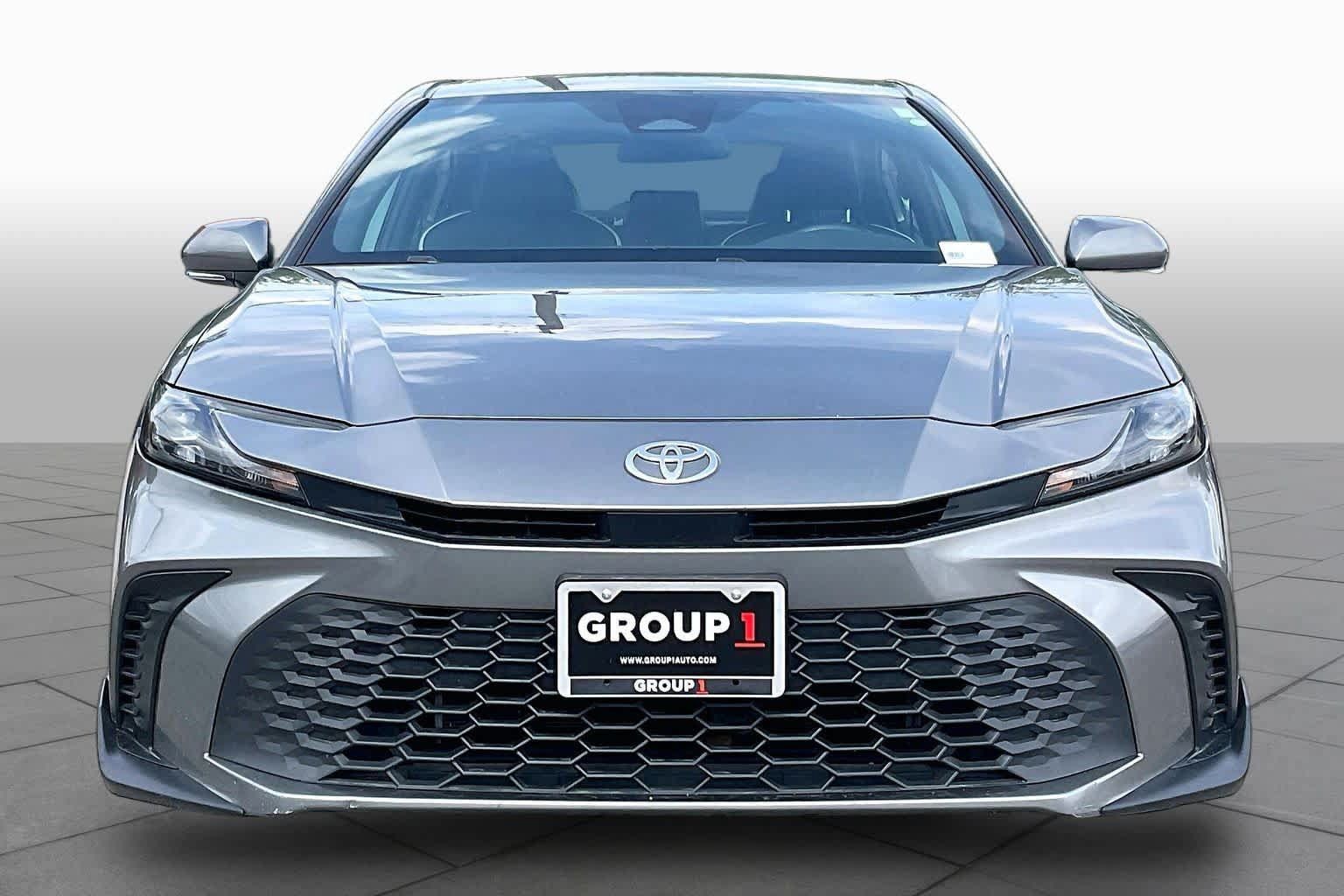 Used 2025 Toyota Camry SE FWD image 4