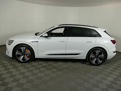 Used 2023 Audi e-tron Premium Plus image 6