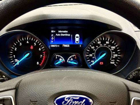 Used 2017 Ford Escape SE w/ Equipment Group 201A FWD image 19