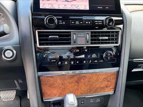 Used 2024 Nissan Armada SL AWD/4WD image 28