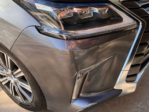 Used 2017 Lexus LX 570 4WD w/ Luxury Package image 2