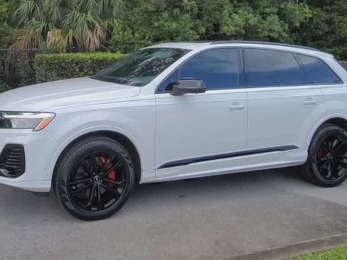 Certified 2025 Audi Q7 2.0T Premium Plus AWD/4WD image 4
