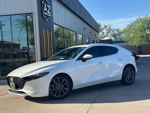 Used 2019 MAZDA MAZDA3 Hatchback FWD image 1
