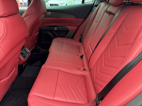 New 2026 Maserati Grecale Modena image 17