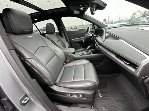 Used 2024 Cadillac XT4 Premium Luxury w/ Technology Package image 24