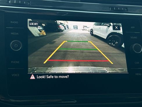 Certified 2023 Volkswagen Tiguan SE FWD image 20