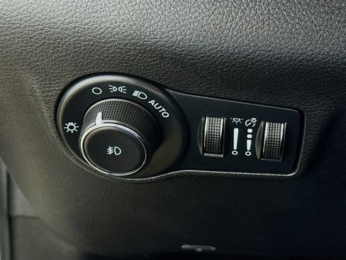 Used 2022 Jeep Compass Limited w/ Sun and Sound Group AWD/4WD image 13