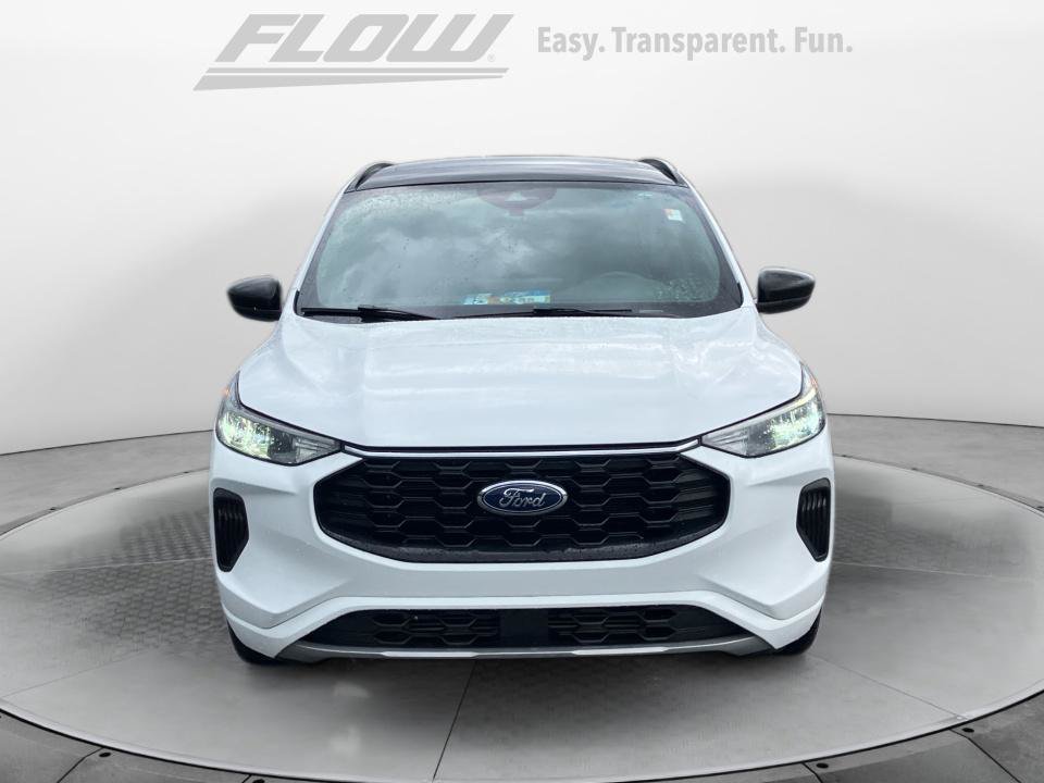Used 2023 Ford Escape ST-Line w/ Tech Pack #1 FWD image 3