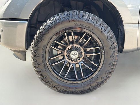 Used 2019 Nissan Titan SV w/ SV Convenience Package AWD/4WD image 34
