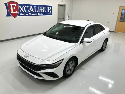 Used 2024 Hyundai Elantra SE image 44