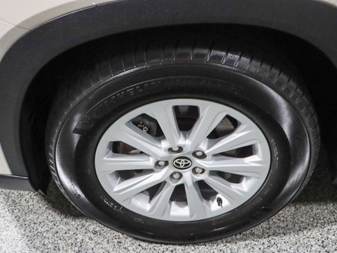 Used 2024 Toyota Grand Highlander XLE image 11