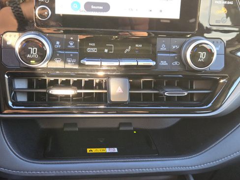 Used 2024 Toyota Highlander XLE image 22