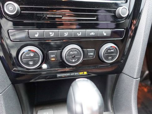 Used 2022 Volkswagen Passat 2.0T image 19