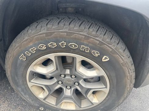 Used 2019 Jeep Cherokee Trailhawk AWD/4WD image 18