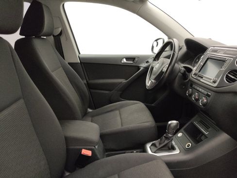 Used 2017 Volkswagen Tiguan Limited w/ Premium Package image 21