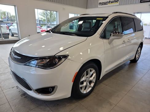 Used 2020 Chrysler Pacifica Limited FWD image 1