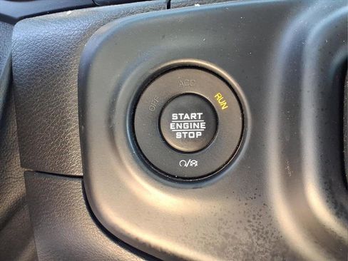 Used 2020 Jeep Wrangler Unlimited Sahara AWD/4WD image 28