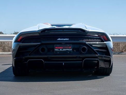 Used 2020 Lamborghini Huracan EVO RWD image 13
