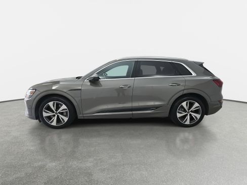 Used 2024 Audi Q8 e-tron Premium Plus w/ Premium Plus Package image 6
