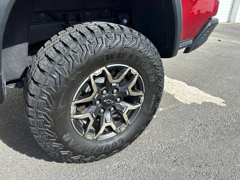 Used 2024 Chevrolet Colorado ZR2 w/ ZR2 Convenience Package III AWD/4WD image 8