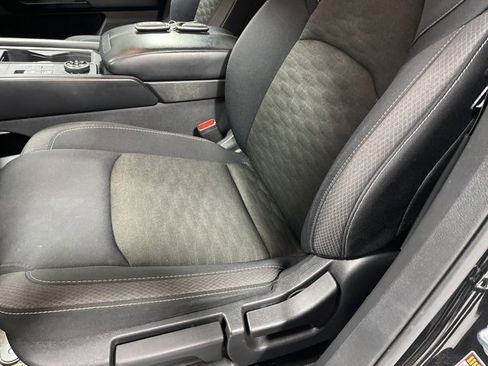 Used 2023 Nissan Pathfinder S image 7