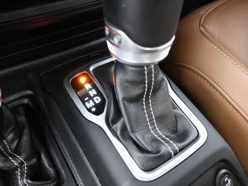 Used 2020 Jeep Gladiator Overland image 16