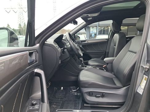 Used 2022 Volkswagen Tiguan SE R-Line image 11
