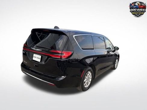 Used 2025 Chrysler Pacifica Select FWD image 5