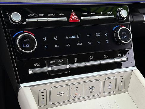 Certified 2025 Hyundai Santa Fe Calligraphy FWD image 16