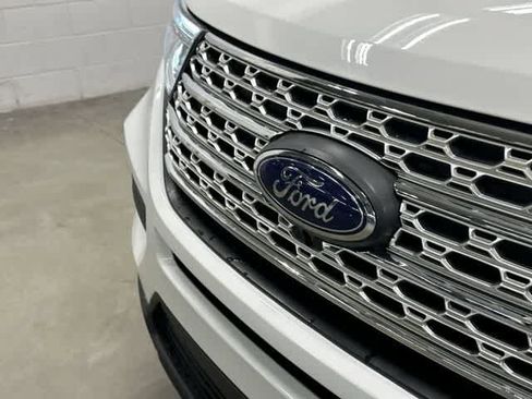Used 2023 Ford Explorer XLT AWD/4WD image 30