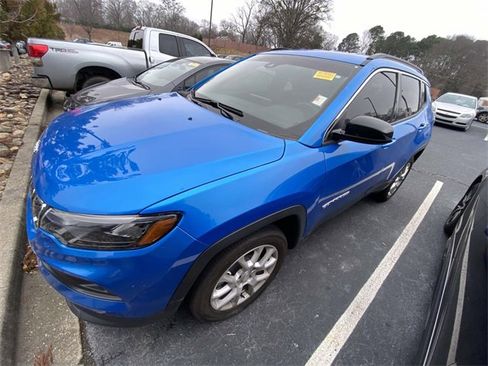 Used 2024 Jeep Compass Latitude image 4