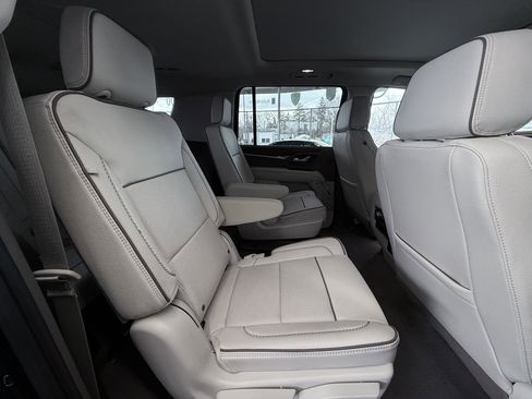 Used 2023 GMC Yukon XL Denali image 33