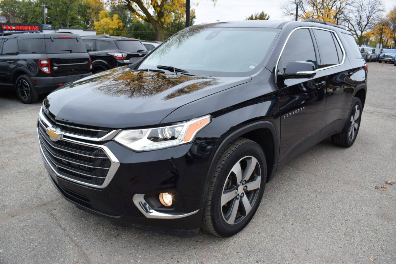 Used 2020 Chevrolet Traverse LT w/ LT Premium Package FWD image 2