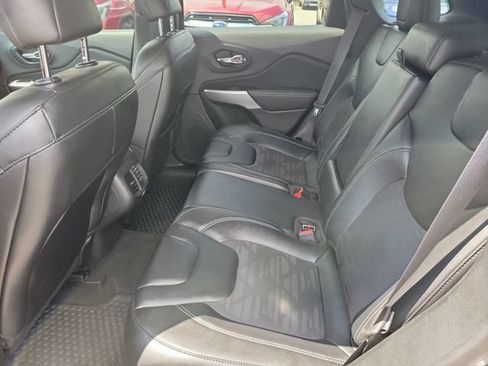 Certified 2022 Jeep Cherokee Latitude AWD/4WD image 13