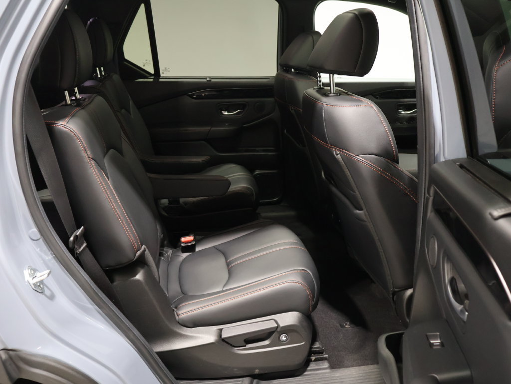 Used 2025 Honda Pilot TrailSport image 23