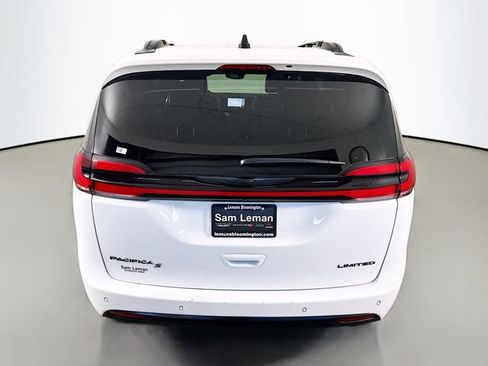 Used 2025 Chrysler Pacifica Limited FWD image 6