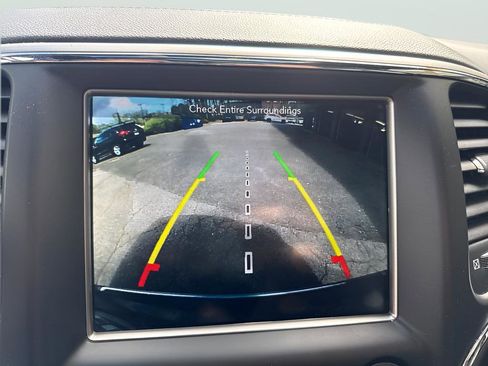 Used 2018 Jeep Grand Cherokee Overland AWD/4WD image 27