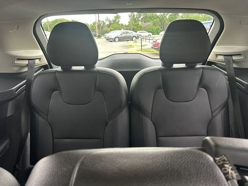 Used 2018 Volvo XC90 T6 Momentum w/ Momentum Plus Package AWD/4WD image 18