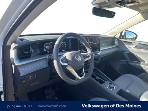 New 2026 Volkswagen Tiguan SE image 2