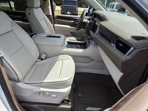 Used 2023 GMC Yukon Denali RWD image 17