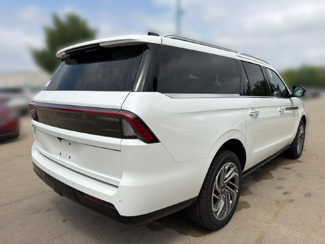 New 2026 Lincoln Navigator L Reserve AWD/4WD image 5