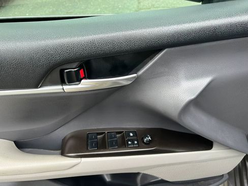 Used 2024 Toyota Camry SE w/ Convenience Package FWD image 13