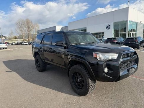 Used 2018 Toyota 4Runner SR5 Premium AWD/4WD image 8
