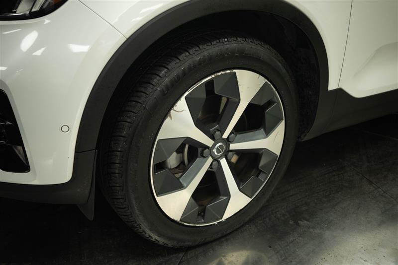 Used 2023 Volvo XC40 B4 Ultimate FWD image 4