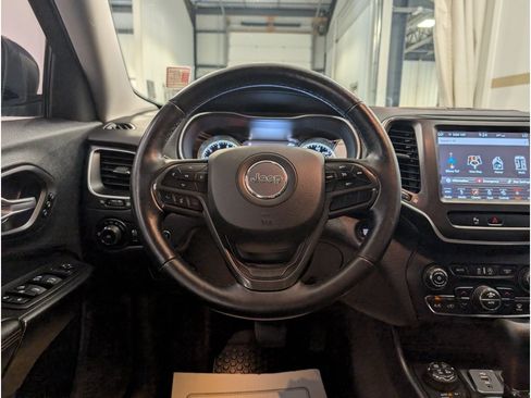 Used 2019 Jeep Cherokee Trailhawk AWD/4WD image 12