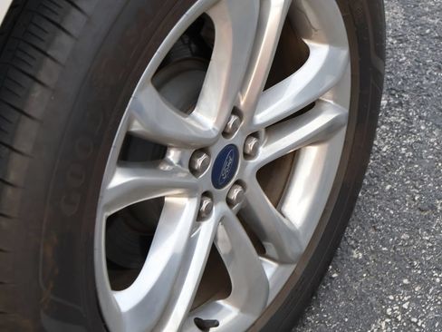 Used 2017 Ford Edge Titanium FWD image 25